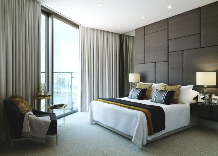 parede estofada no quarto painel de parede cama encosto da cama almofada do encosto da cama design marrom cortinas modernas lâmpadas de cabeceira