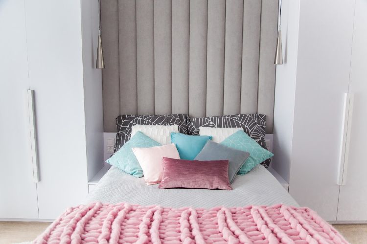 parede estofada no quarto painel de parede cama almofada parede encosto almofada design tecido tecido lâmpada pendente bege aconchegante