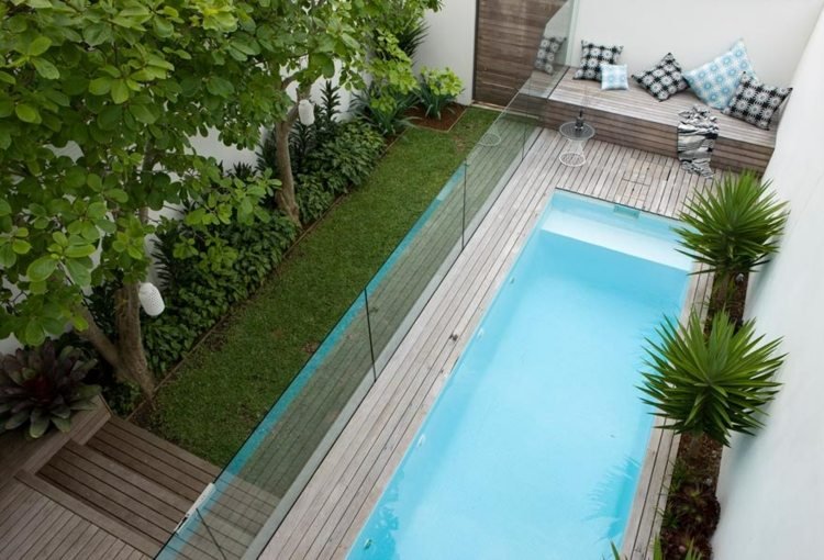 piscina-pequeno-jardim-inspiração-cinza-madeira-envelhecida-design de jardim atraente