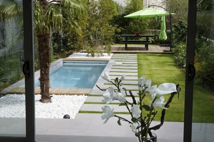 pool-small-garden-ornamental-gravel-white-deco-stepping stone-garden path