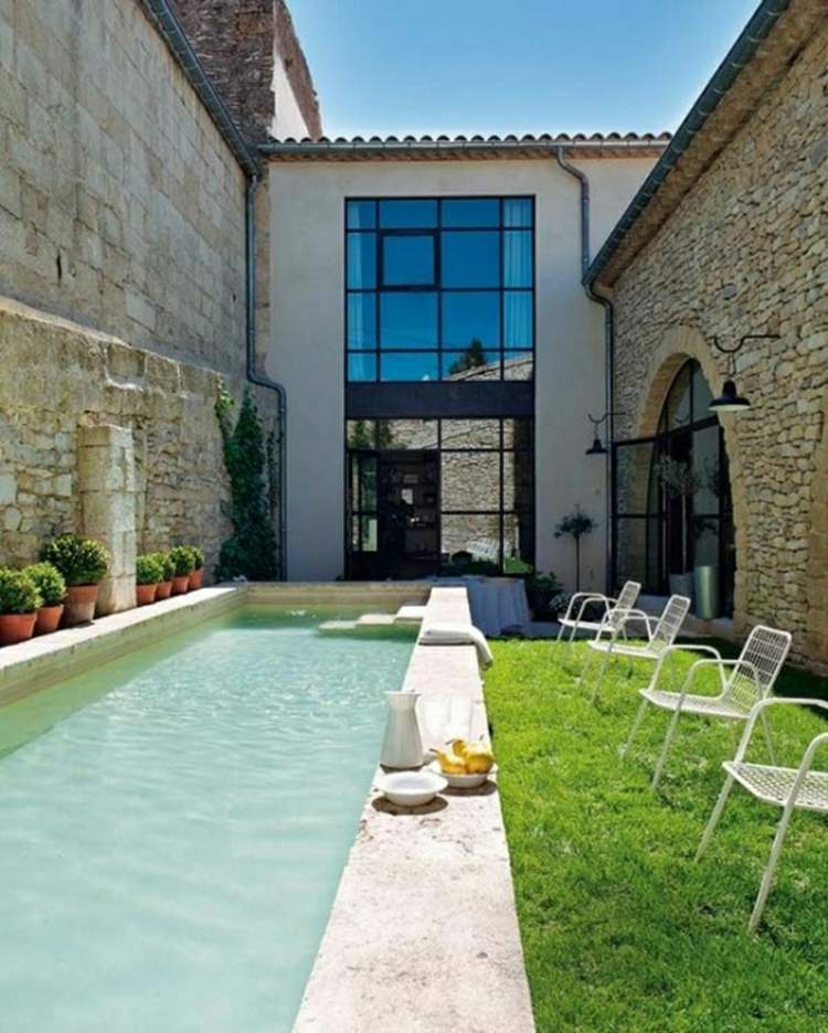 piscina para pequenos jardins moderno-design-mediterrâneo-quintal estreito