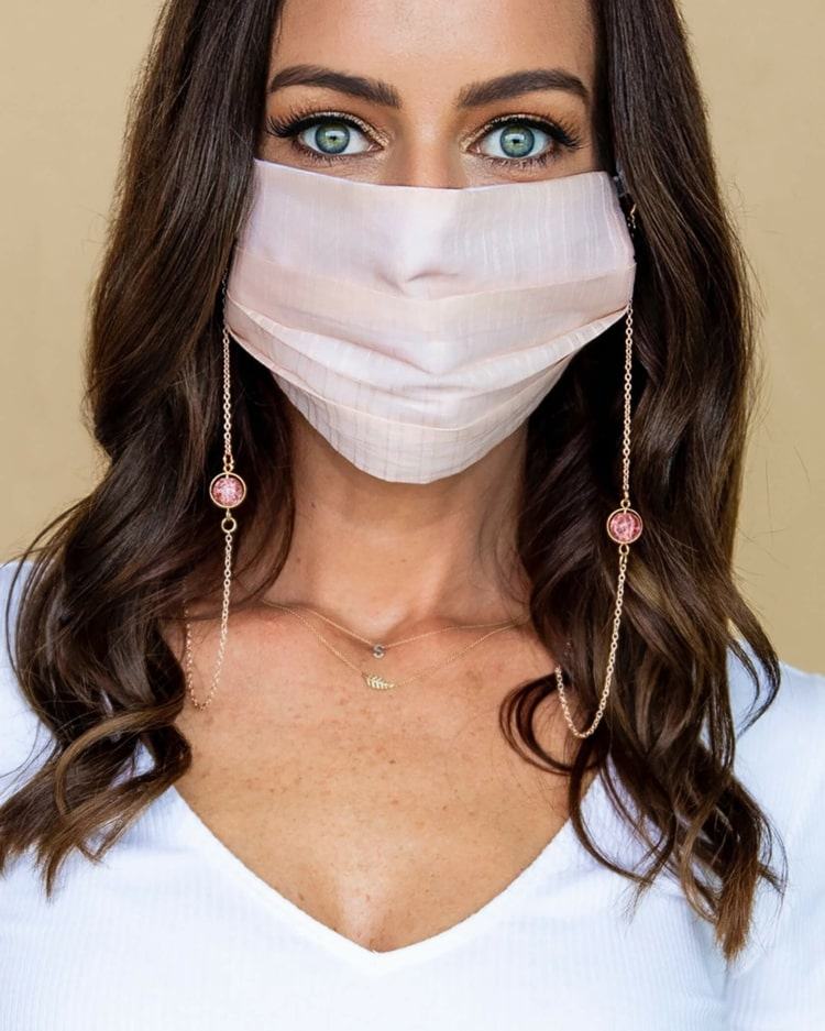 Colar sutil e elegante para mulheres com pérolas rosa