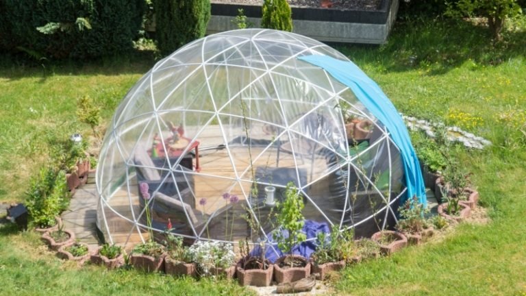 pavilhão de jardim como uma esfera de ideia de estufa de folha de cobertura