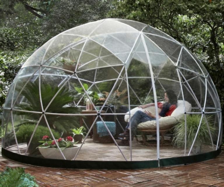 pavilhão do jardim como um terraço de design transparente telhas de madeira