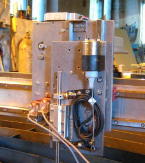 CNC plasmaskærer gør det selv ved at installere en metalsensor