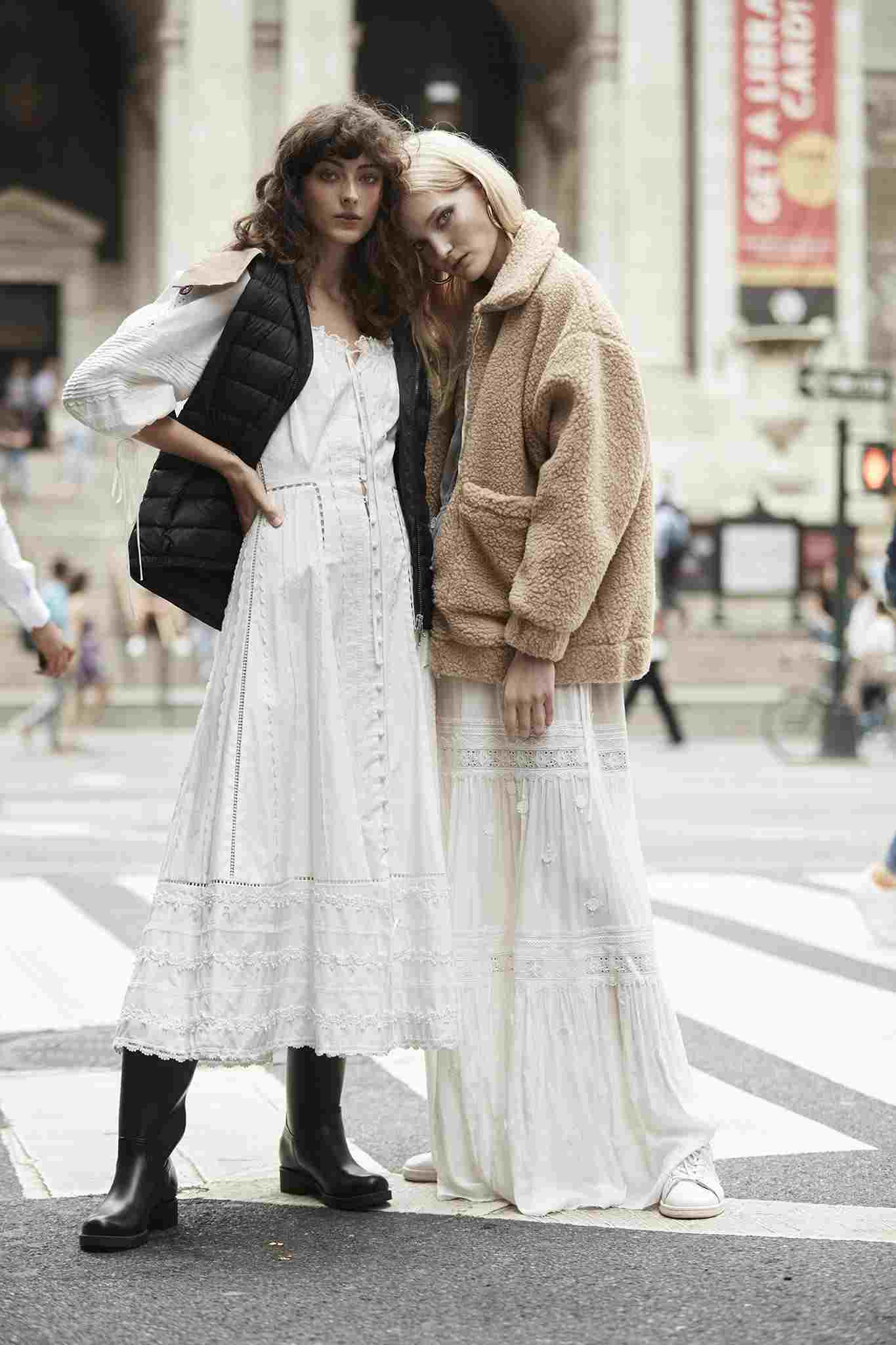 Os vestidos da pradaria combinam roupas de inverno outono tendências da moda vestidos colete botas de borracha