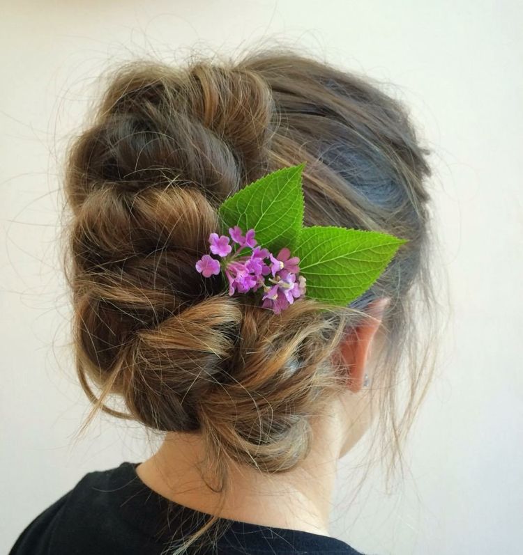 Penteados Updo Instruções de trança puxada para cabelo de comprimento médio