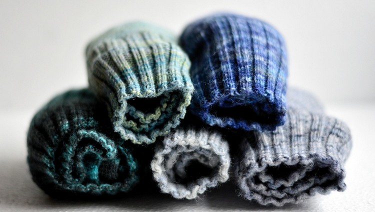 meias para homem em cores diferentes feitas de lã, mistura de algodão ou caxemira
