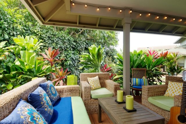 Móveis de vime tropical para jardim e terraço