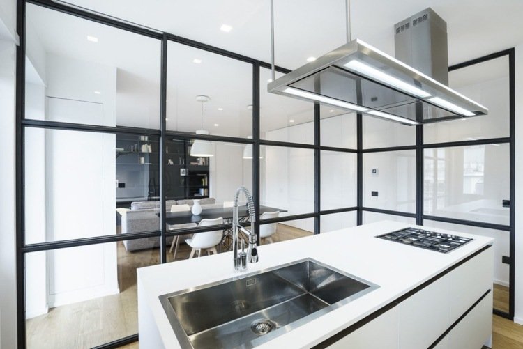divisória da sala vidro aço cozinha moderna branca