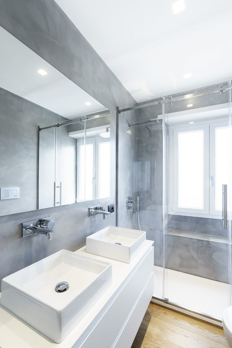 banheiro concreto moderno chuveiro com parede de vidro
