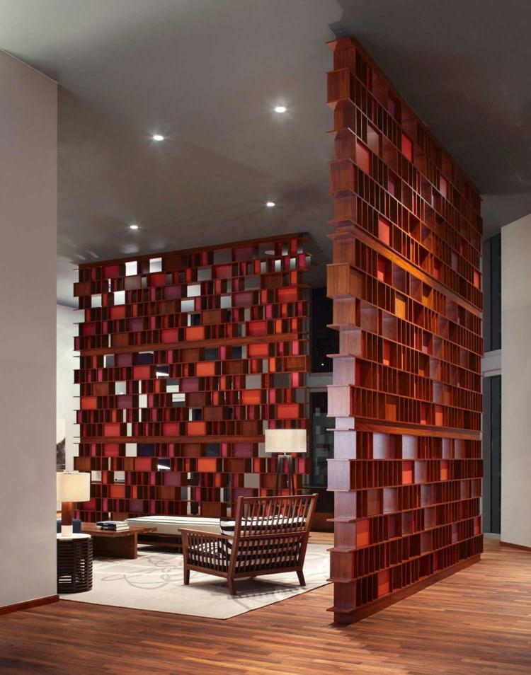 quarto moderno em madeira com divisória com esquema de cores laranja avermelhado