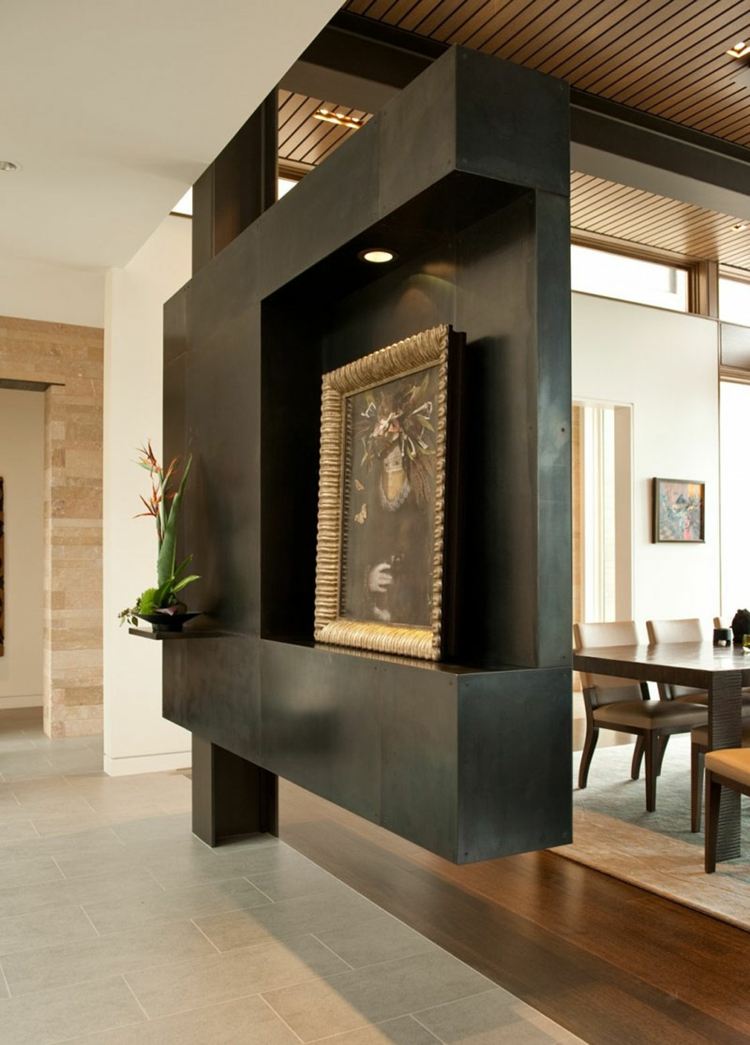 Sala de estar com divisória de parede divisória meio aberta
