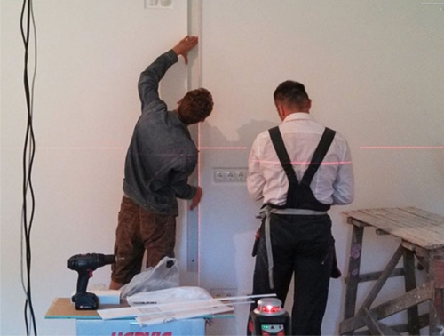 Installation af en kabelkanal til åbne ledninger