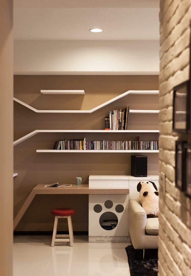 Prateleiras feitas sob medida-design-árvore-gato-sala-branco-bege-moderno