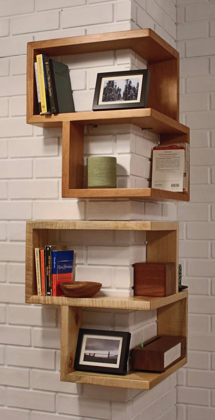 Prateleiras-cantos-construídos-em-madeira-livros-parede-design-alvenaria branca