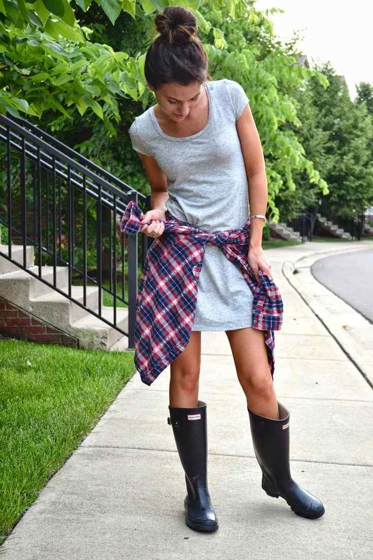 Botas Wellington combinam vestido com camisa de chuva ideias para o verão