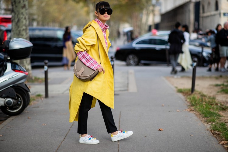 Roupa de chuva de verão para mulheres O casaco impermeável combina o que vestir no mau tempo