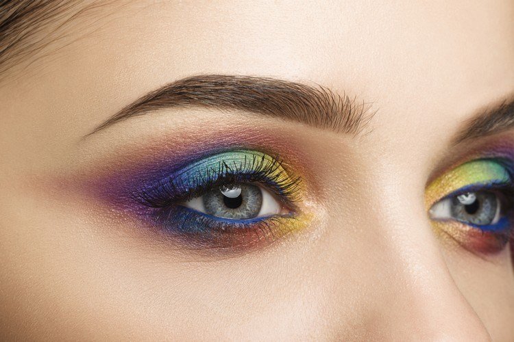 Olhos de maquiagem arco-íris sombra azul delineador