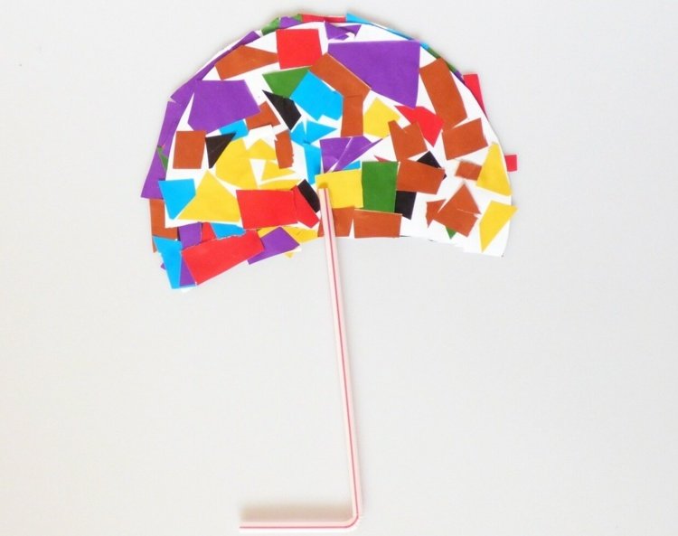 Faça um guarda-chuva com pedaços de papel colorido e um canudo