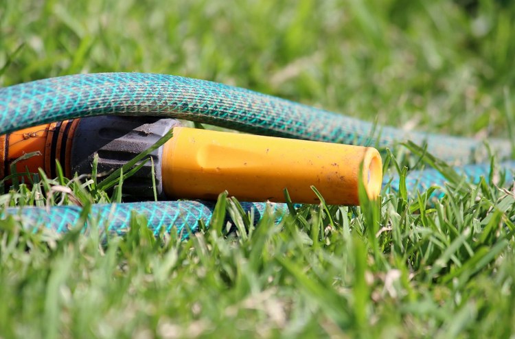 Sistema de captação de água da chuva - irrigação do jardim - economia de água