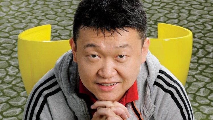 forrest li como um jovem empresário com roupas esportivas em close-up