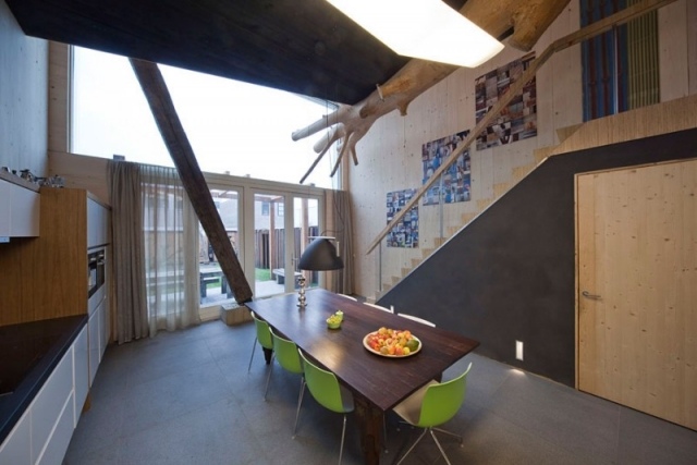 Móveis de casa com terraço, sala de jantar muito espaço, madeira grande
