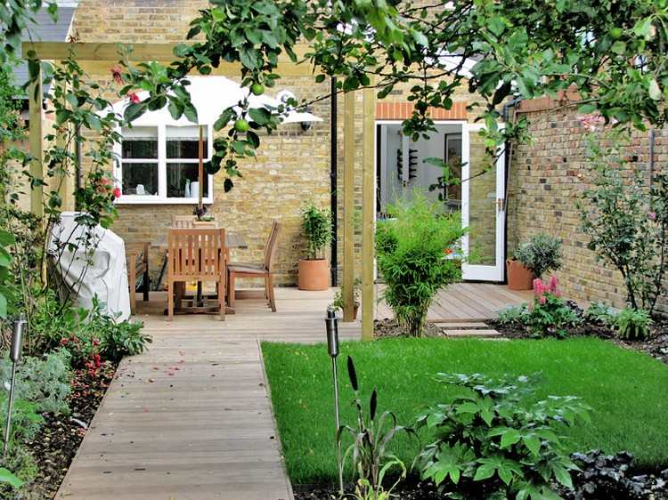 casa com terraço-jardim-projeto-calçadão-terraço-área com gramado