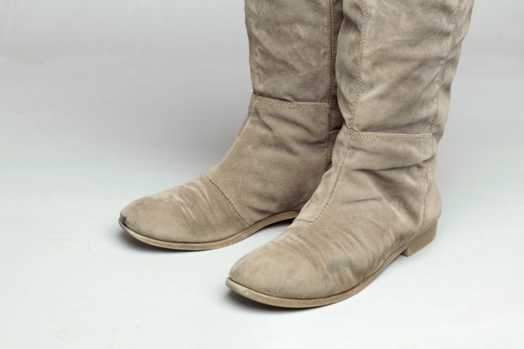 limpeza-roupas-camurça-cuidado-sapatos-botas-vestimenta