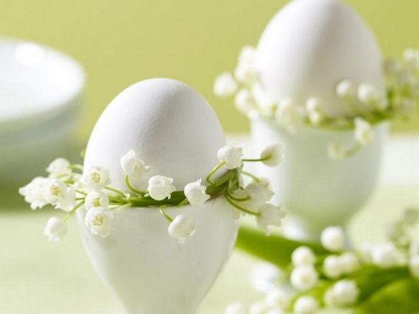 Idéias de artesanato decoram ovos de Páscoa - grinalda de flores