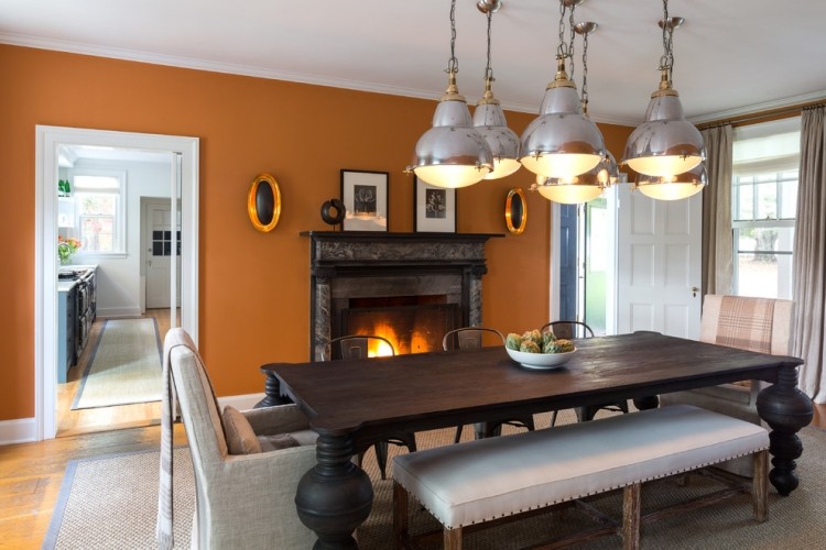 retro-industrial-lâmpadas-sala de jantar-paredes pintadas de laranja