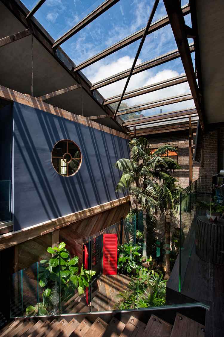 retro-look-industrial-design-roof-glazing-garden-interior