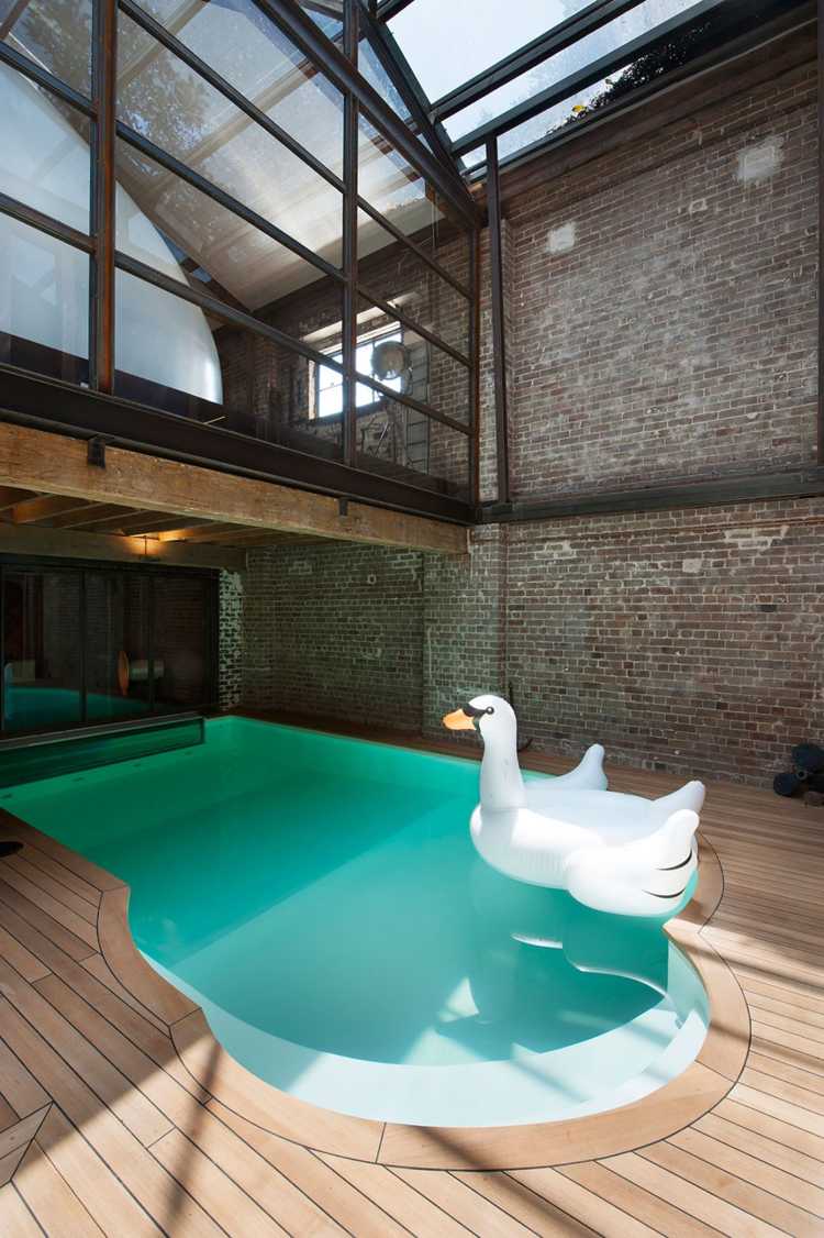 retro-look-estilo-industrial-pool-wood-plank-clinker-wall