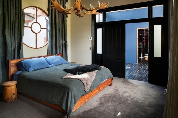 retro-look-design-industrial-bedroom-wood-antler-lamp