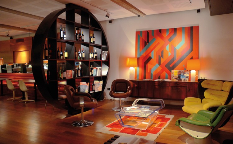 retro-look-design-classic-60s-color orange-plastic-wood