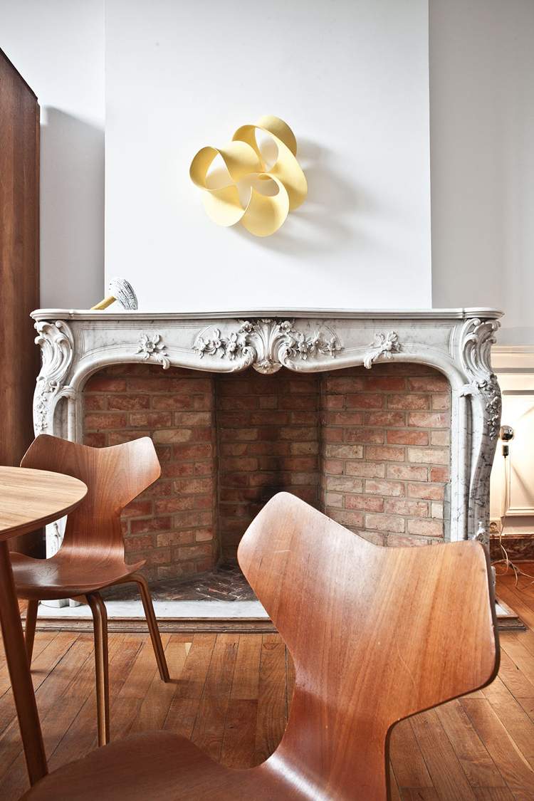 estilo retro-look-design-classics-Arne-Jacobsen-madeira em forma de teca