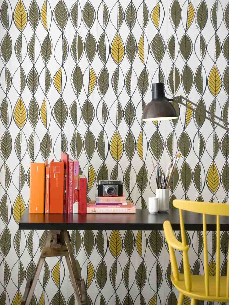 retro-look-design-classic-wallpaper-floral-pattern-green-leaves
