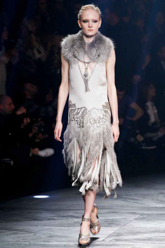 Estampa vestido com elementos de pele em tecido