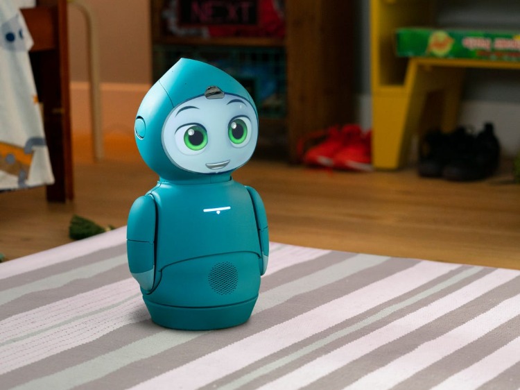 robô para crianças com inteligência artificial chamado moxie garante o desenvolvimento cognitivo por meio de interação linguística