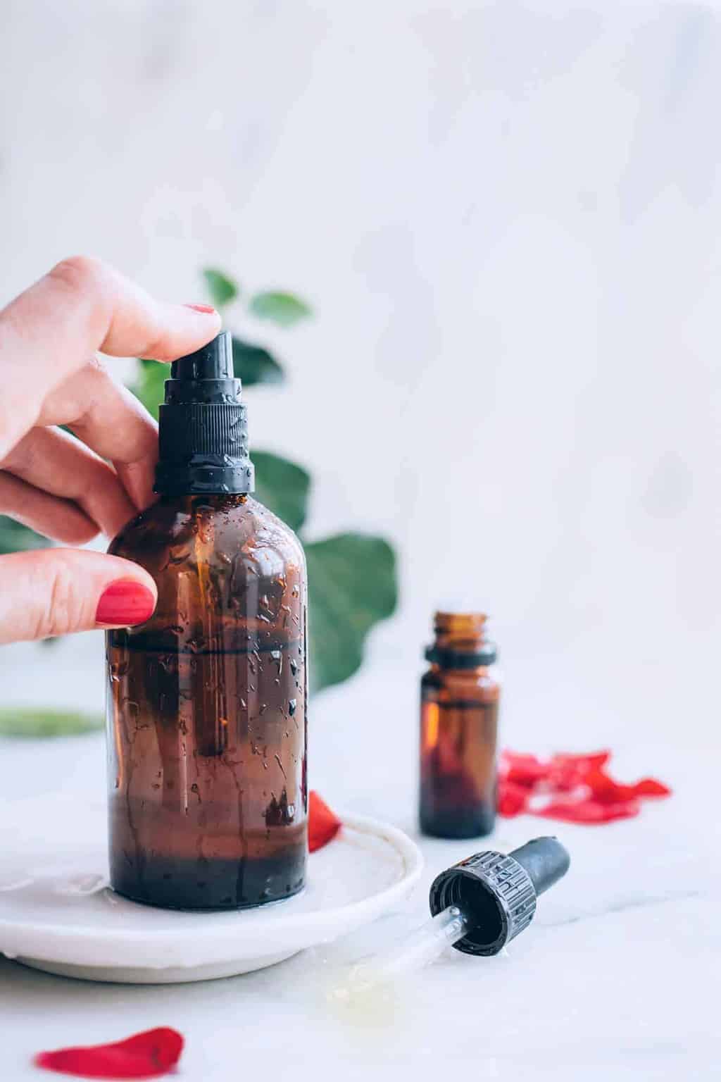 Faça você mesmo água de rosas Óleo de rosas para pele seca Cosméticos naturais Faça você mesmo