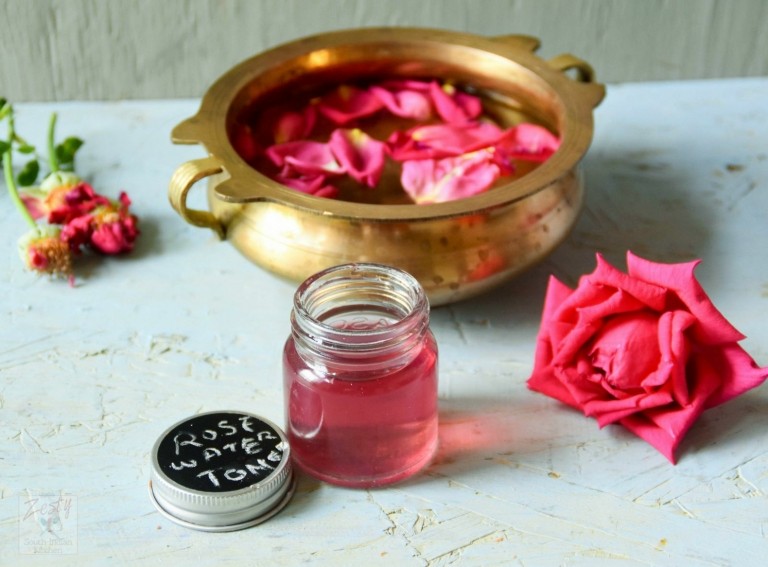 Faça você mesmo água de rosas - faça você mesmo - instruções de limpeza facial com rosas para pele seca