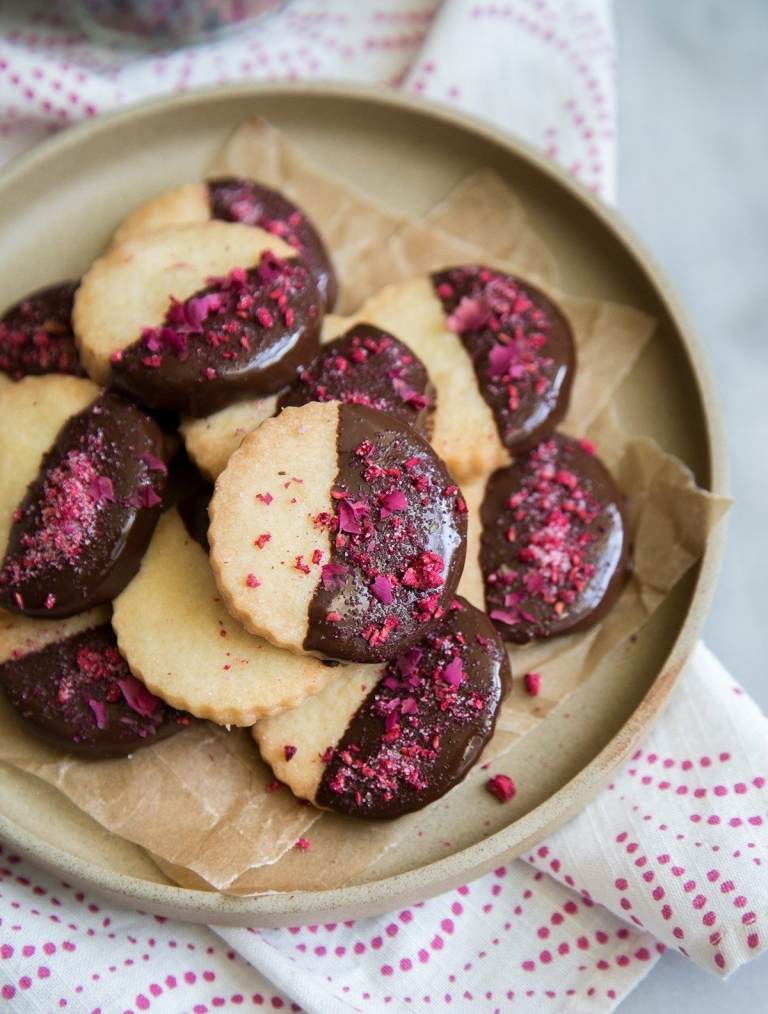 Biscoitos de chocolate com receita de água de rosas Biscoitos de Natal fazem ideias simples