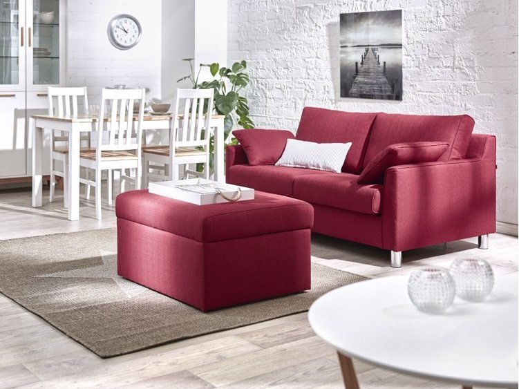 sofá-vermelho-branco-gesso-parede-sala de jantar-carpete de fibra natural