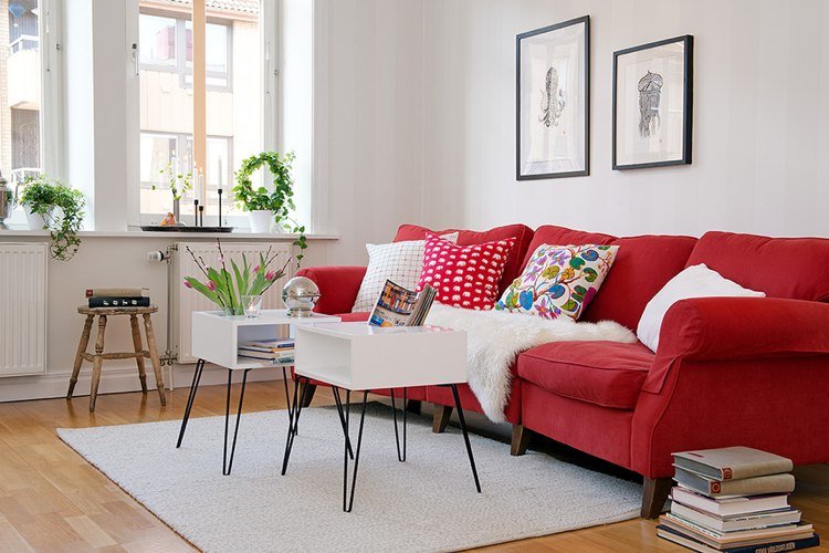 sofá vermelho sala de estar-escandinavo-branco-parede-tapete-pintura