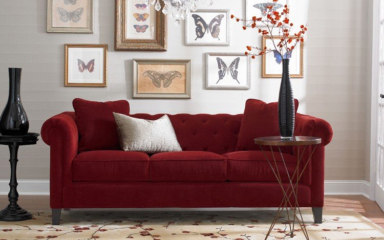 red-couch-greige-wall-paint-deco-picture-frame-butterflies