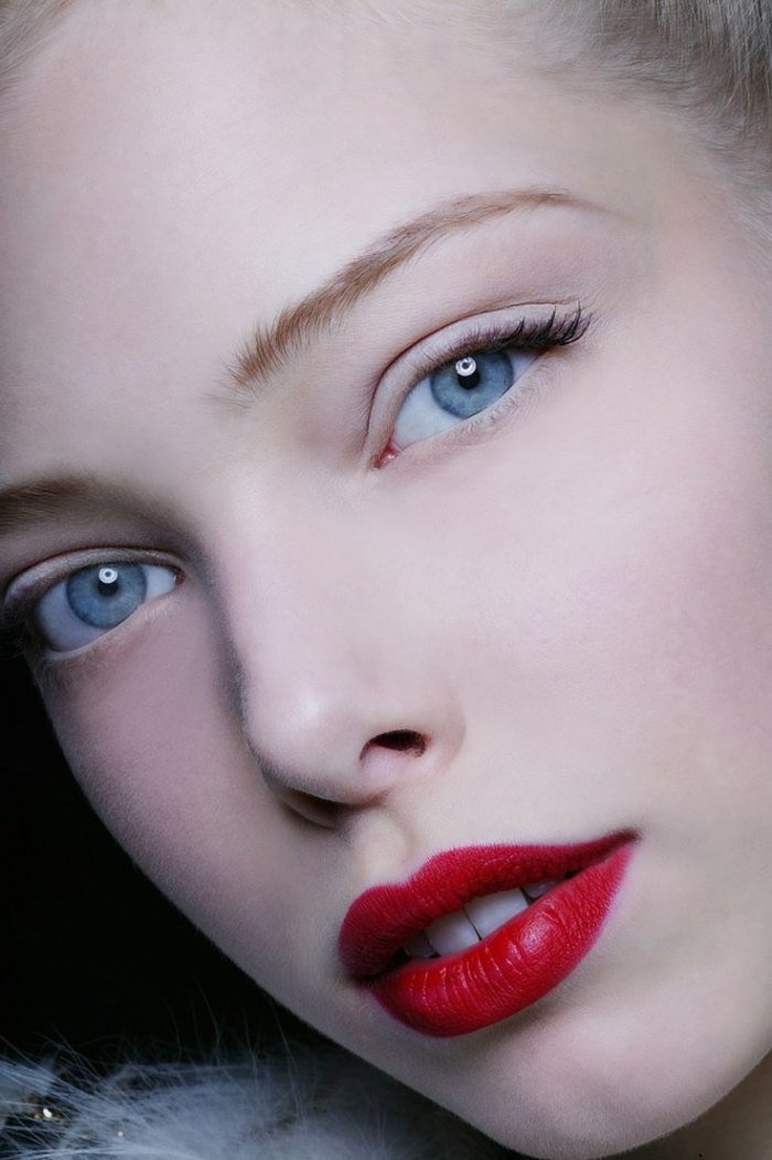 lábios-vermelhos-maquilhagem-instruções-olhos-azul-mate
