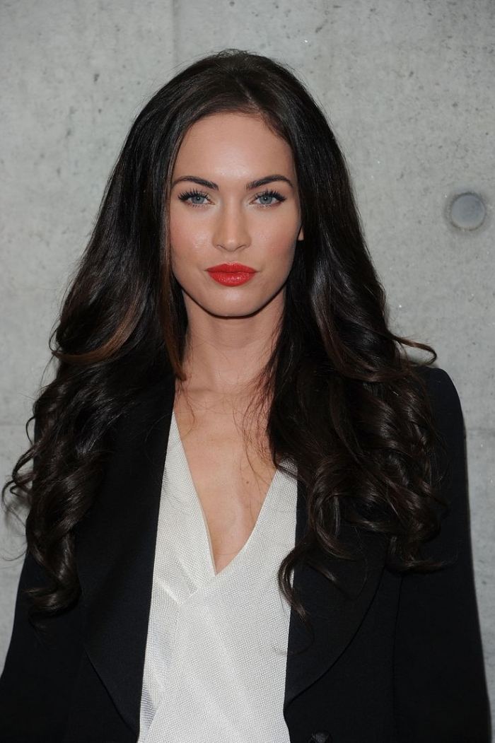 megan-fox-red-lips-blue-eyes