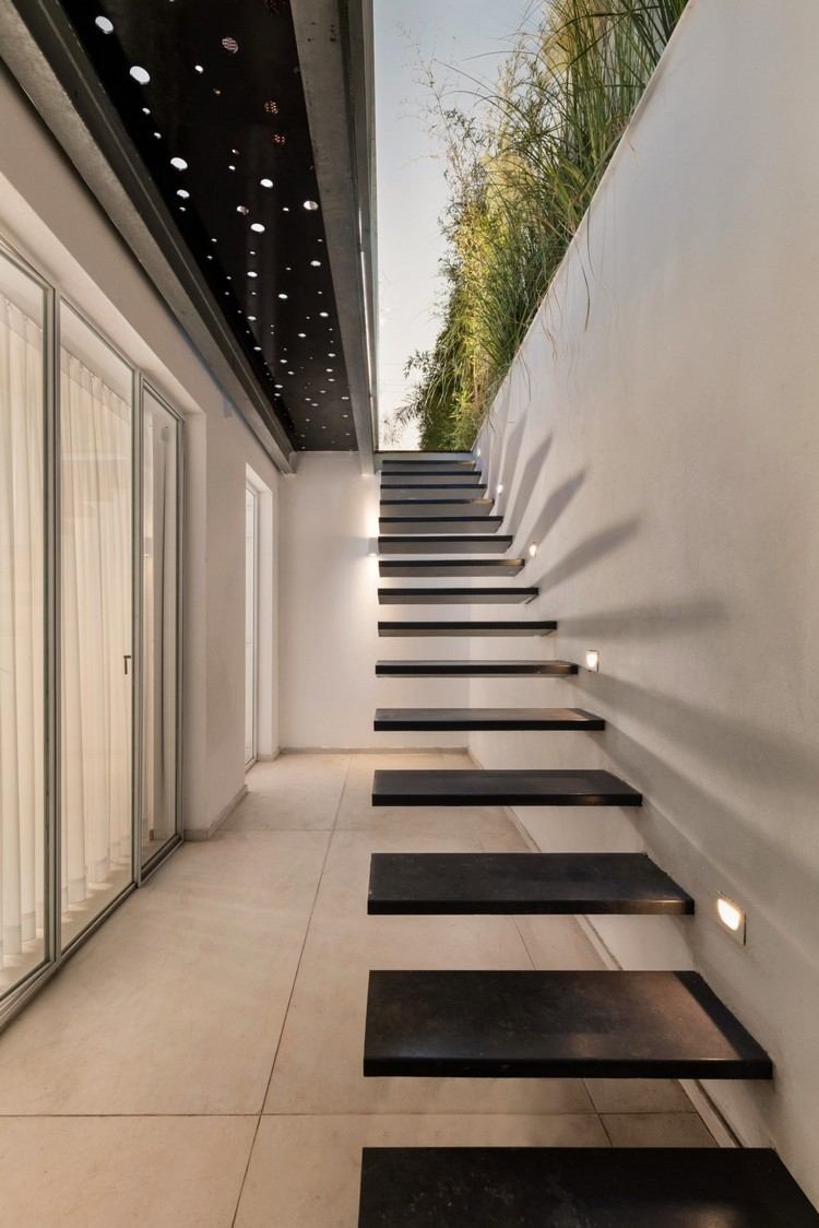 projeto de escadas flutuante jardim moderno