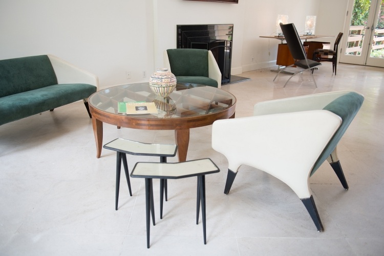 mesa lateral-redonda-design-clássico-madeira-tampo de vidro-sala-gio-ponti