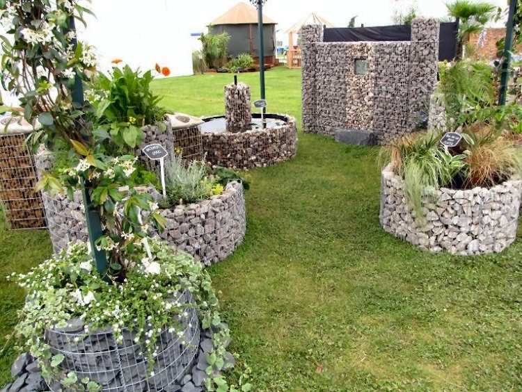 Gabions cama elevada -condicione-ao-redor-você-gramado-jardim-espiral-lagoa-fonte